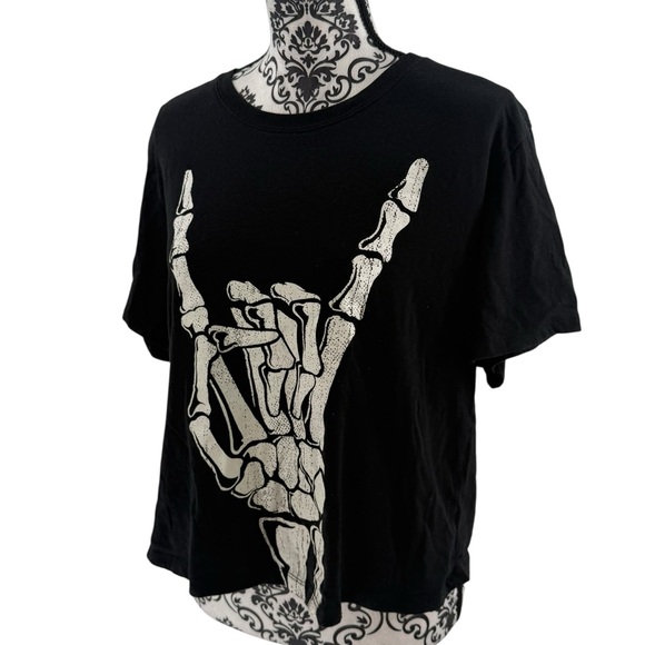 Zoe + Liv Black Skeleton Hand Rock Graphic Tee, Women’s XL, Edgy Punk Goth Style - Picture 4 of 10